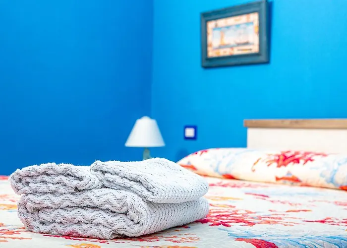 Vincent House בית הארחה 4*