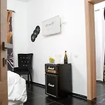 Vincent House بيت ضيافة 4*