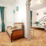 Vincent House بيت ضيافة 4*