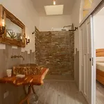 Vincent House بيت ضيافة 4*
