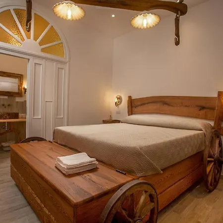 Vincent House Guest house *