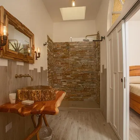 Vincent House Guest house *